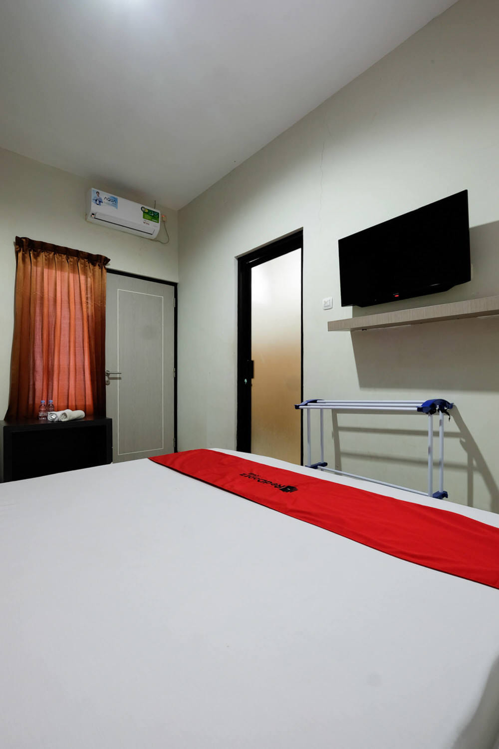 RedDoorz Room