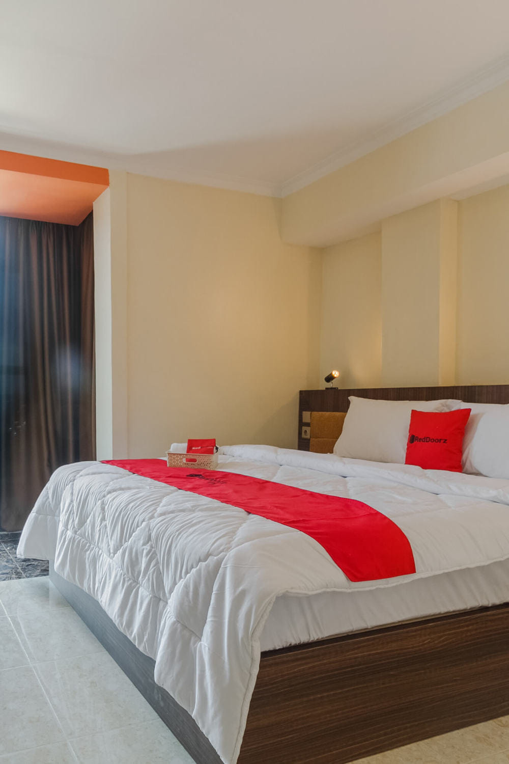 RedDoorz Deluxe Room