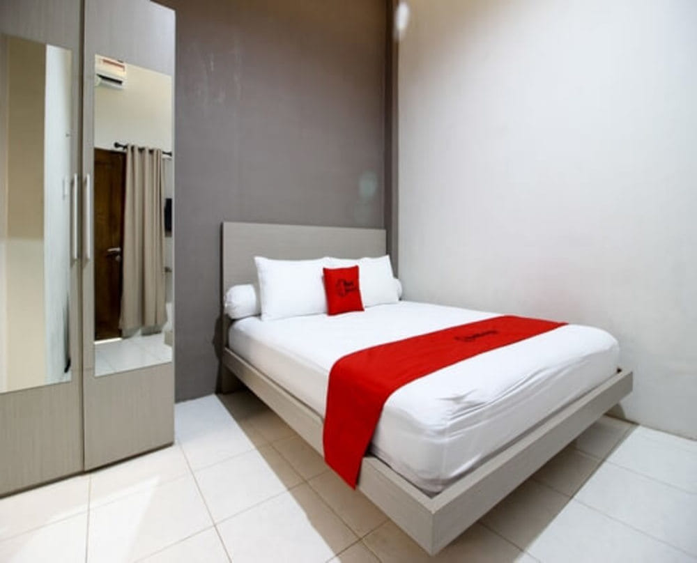 RedDoorz Room