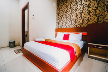 RedDoorz Plus @ Grand City Inn Makassar