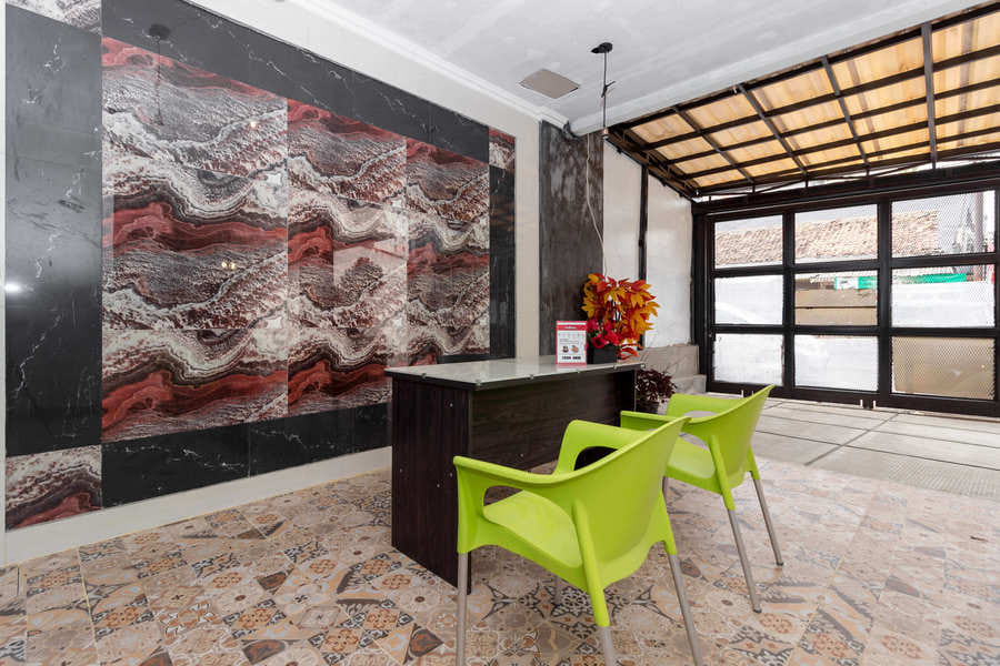 RedDoorz Plus @ Cipete Damai