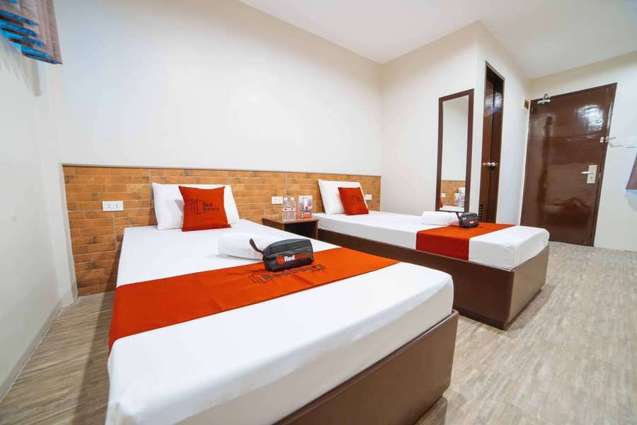 RedDoorz @ Travelers Inn Bajada Davao City