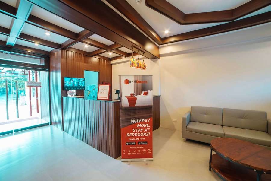 RedDoorz @ Travelers Inn Bajada Davao City