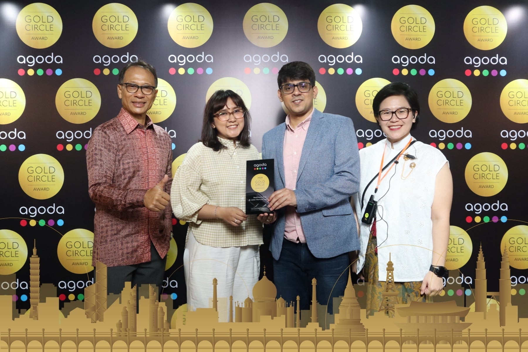 RedDoorz Plus @ Jalan Pemuda Jakarta Receives  Agoda Golden Circle Award 2025